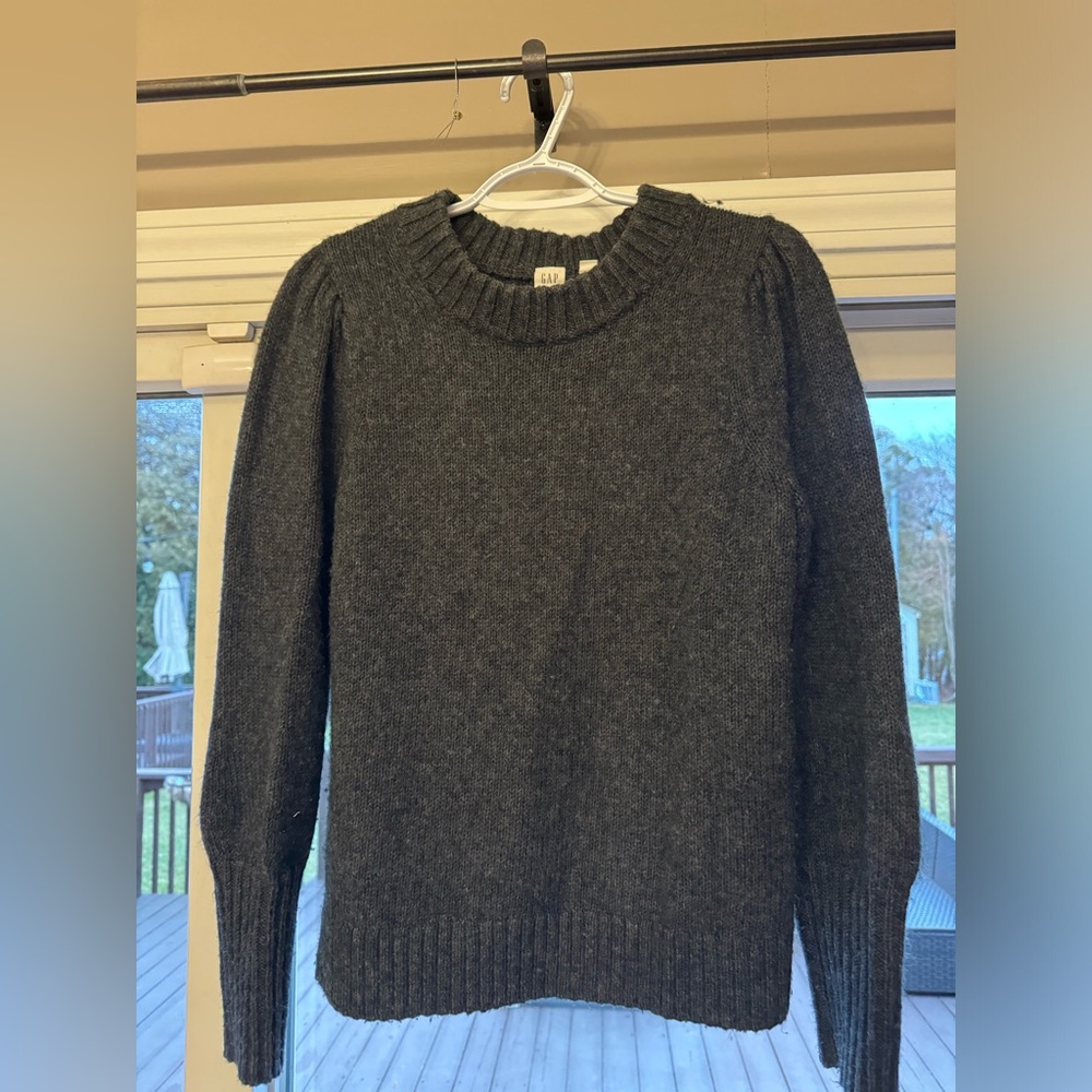 GAP sweater